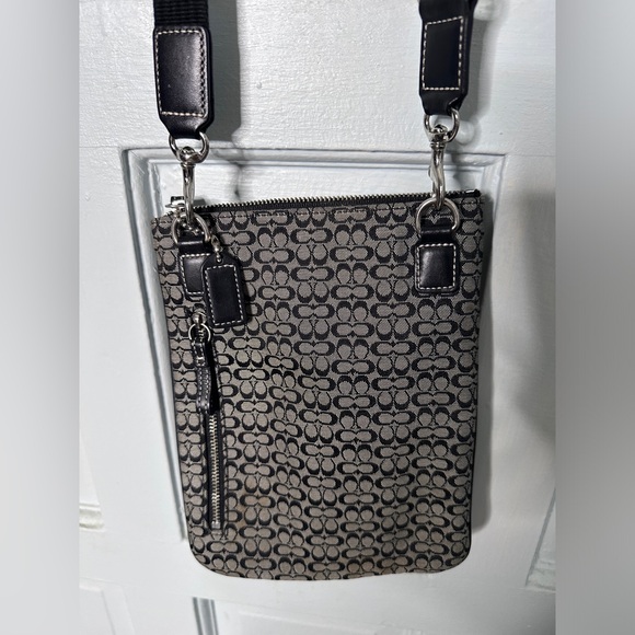 Coach - Picture 6 of 7